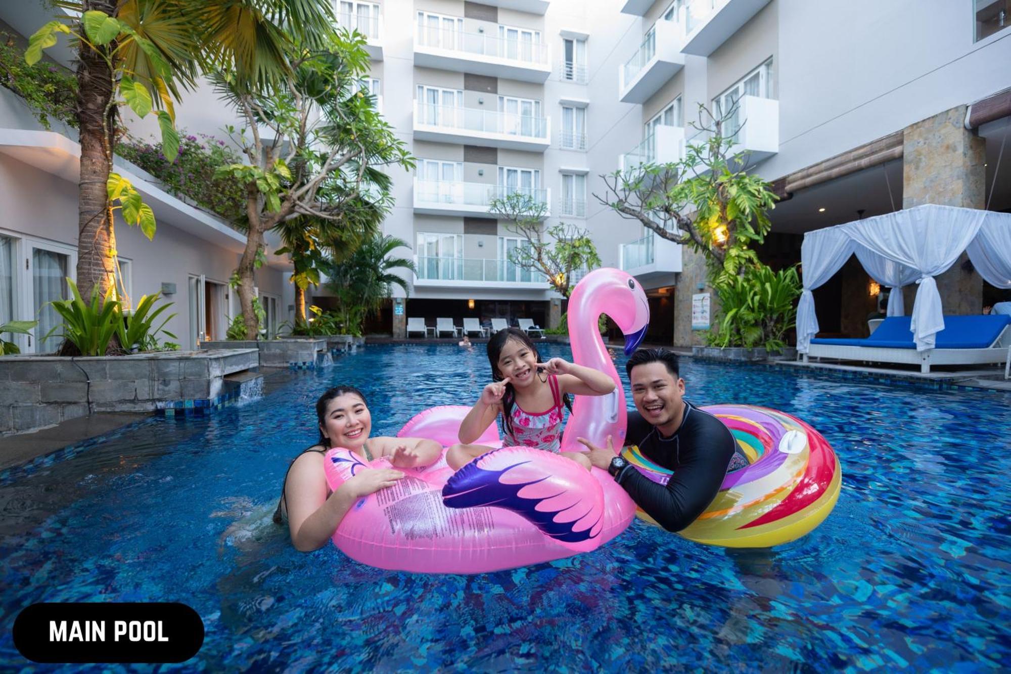 होटल Grand Ixora Kuta 4*