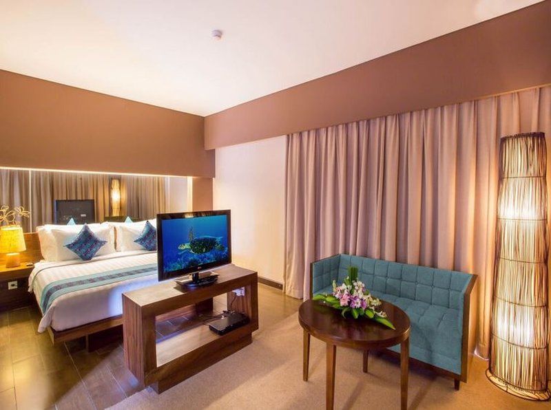 होटल Grand Ixora Kuta 4*